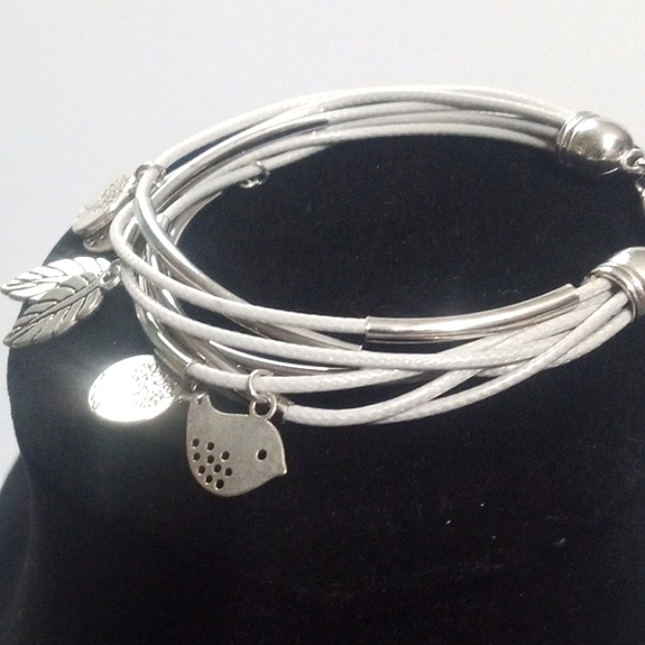 SILVER LEAVES TREE OF LIFE AND HUMMINGBIRDS MULTI-STRAND CHARM BRACELET NWOT - Picture 3 of 3